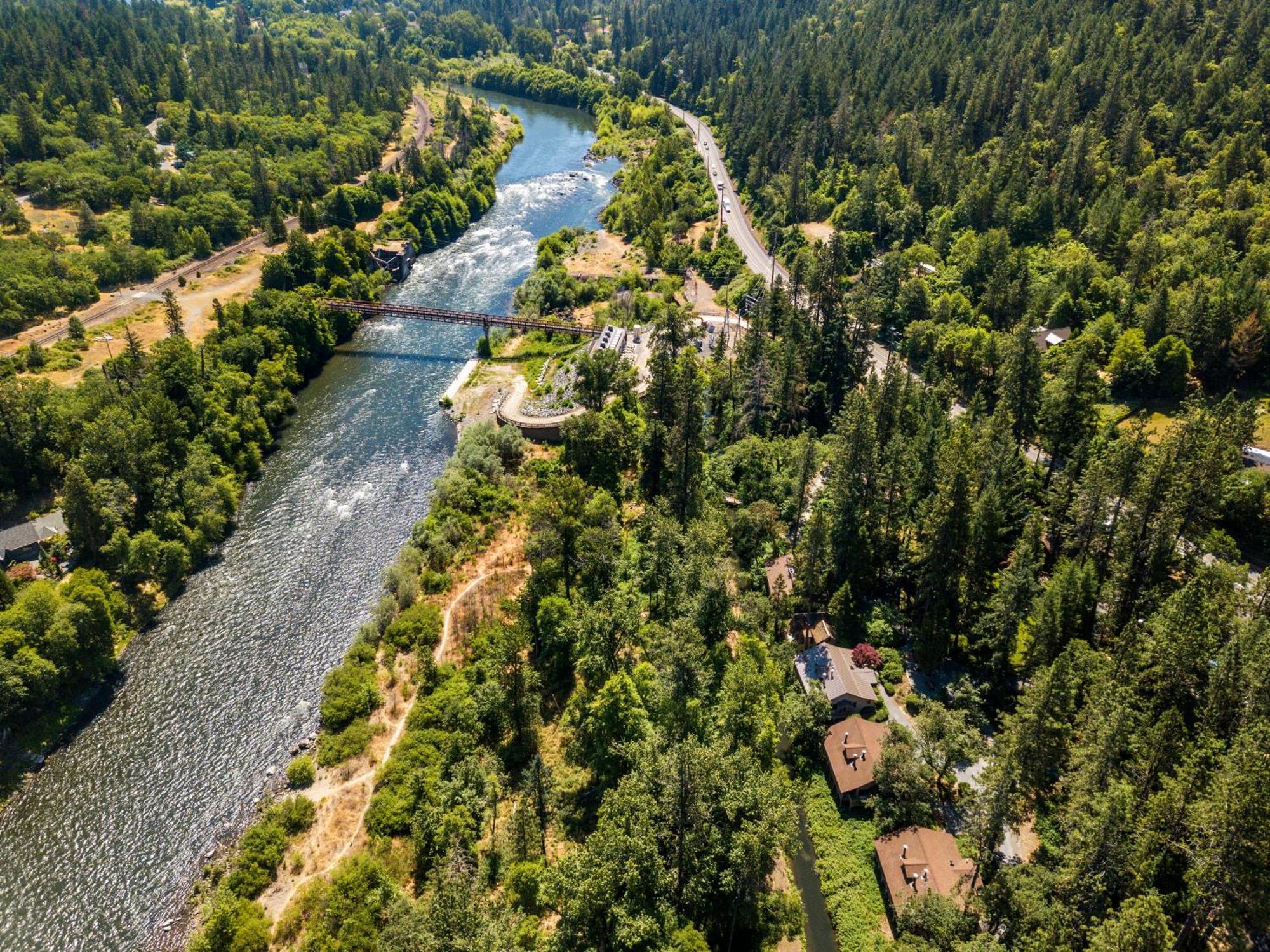 Weasku Inn Grants Pass Ngoại thất bức ảnh
